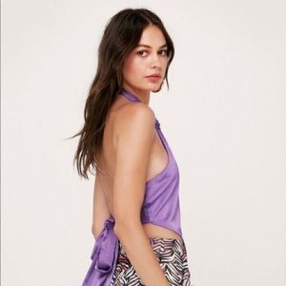 Nasty Gal satin halter crop top - Picture 3 of 8